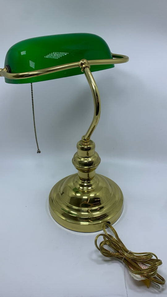 GOLD BANKERS LAMP W/GREEN GLASS SHADE.