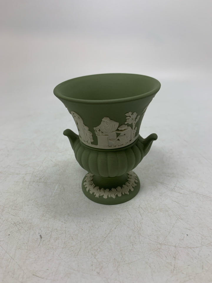 VTG JASPERWARE URN VASE W/ PEOPLE AROUND TREES.