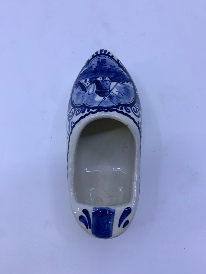 VTG CERAMIC WHITE/BLUE DUTCH SHOE.