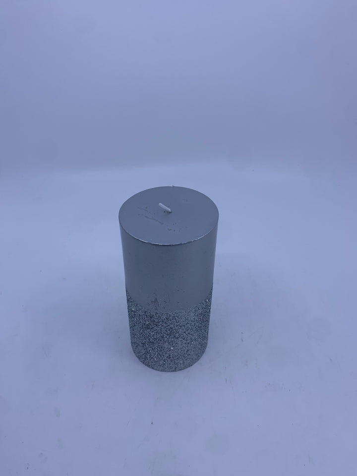 SILVER PILLAR CANDLE.