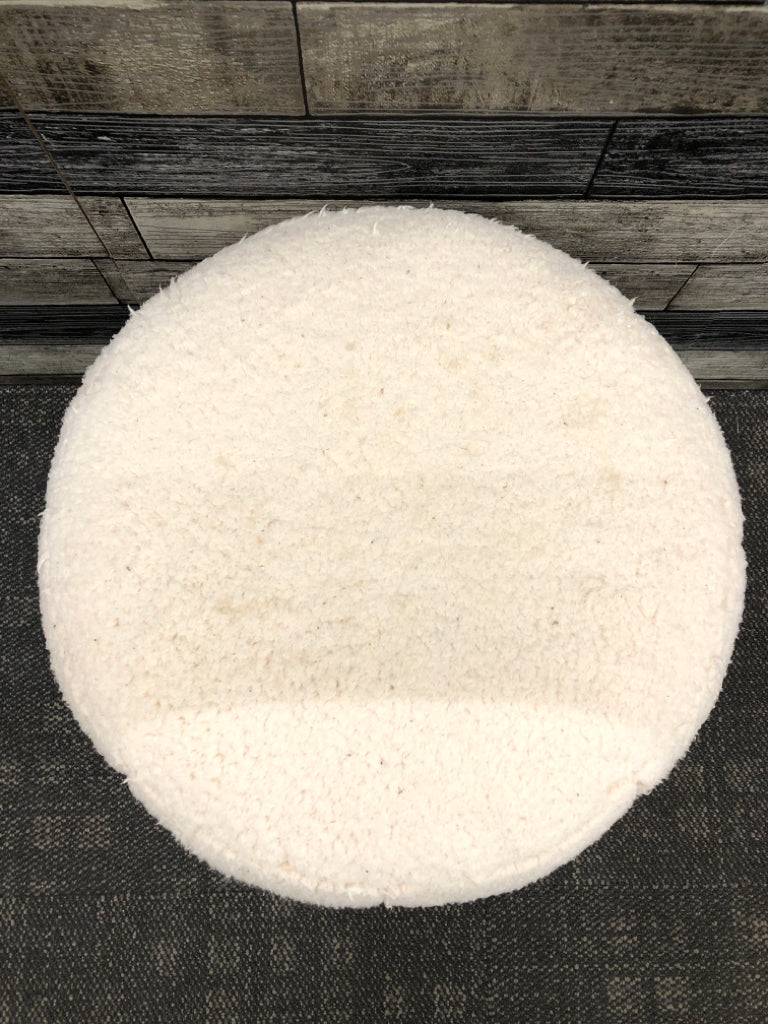 ROUND WHITE SHERPA OTTOMAN.