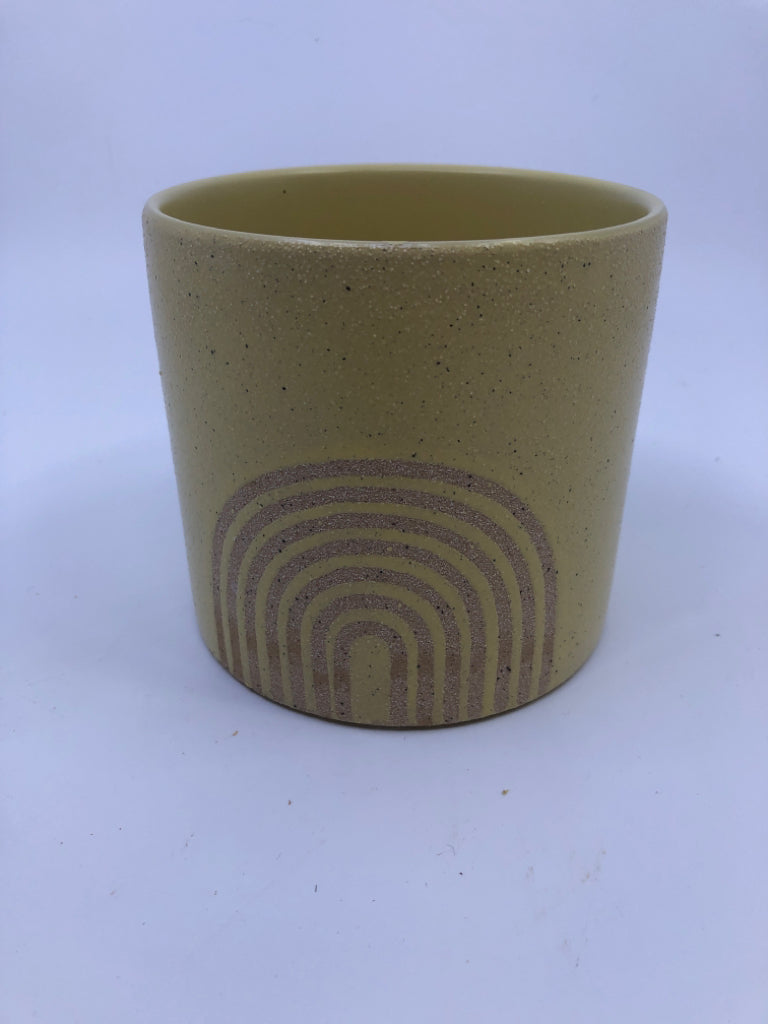 YELLOW TEXTURED PLANTER W/ RAINBOW.