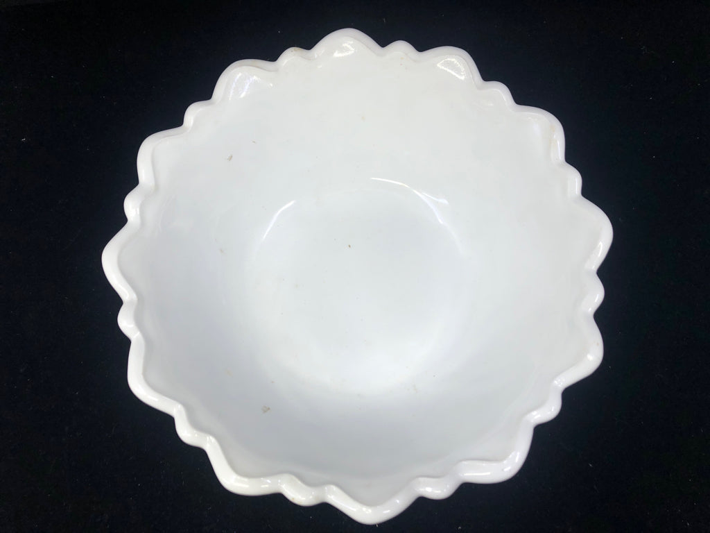 VTG MILK GLASS LEAF PATTERN SERVING BOWL.