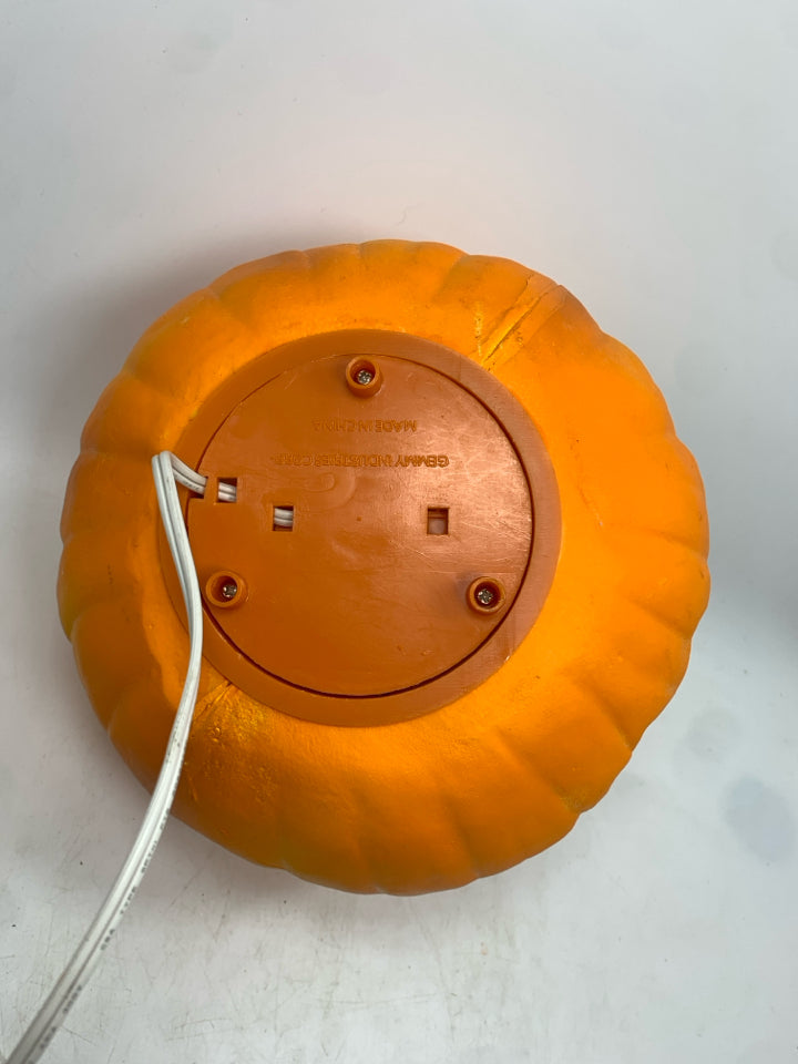 CUTOUT PUMPKIN LIGHT.