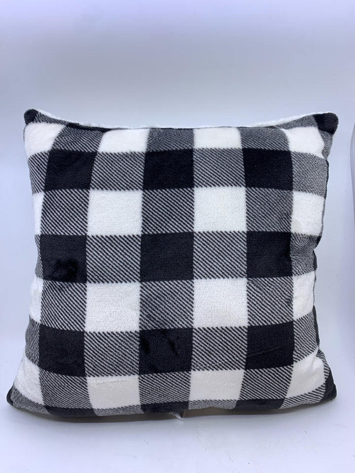 NWT SNOOPY FLANNEL PILLOW.