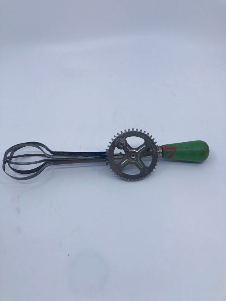 VTG HAND MIXER/ EGG BEATER.