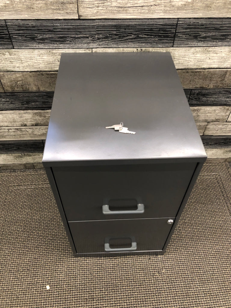 GREY 2 DRAWER FILE CABINET W KEYS.