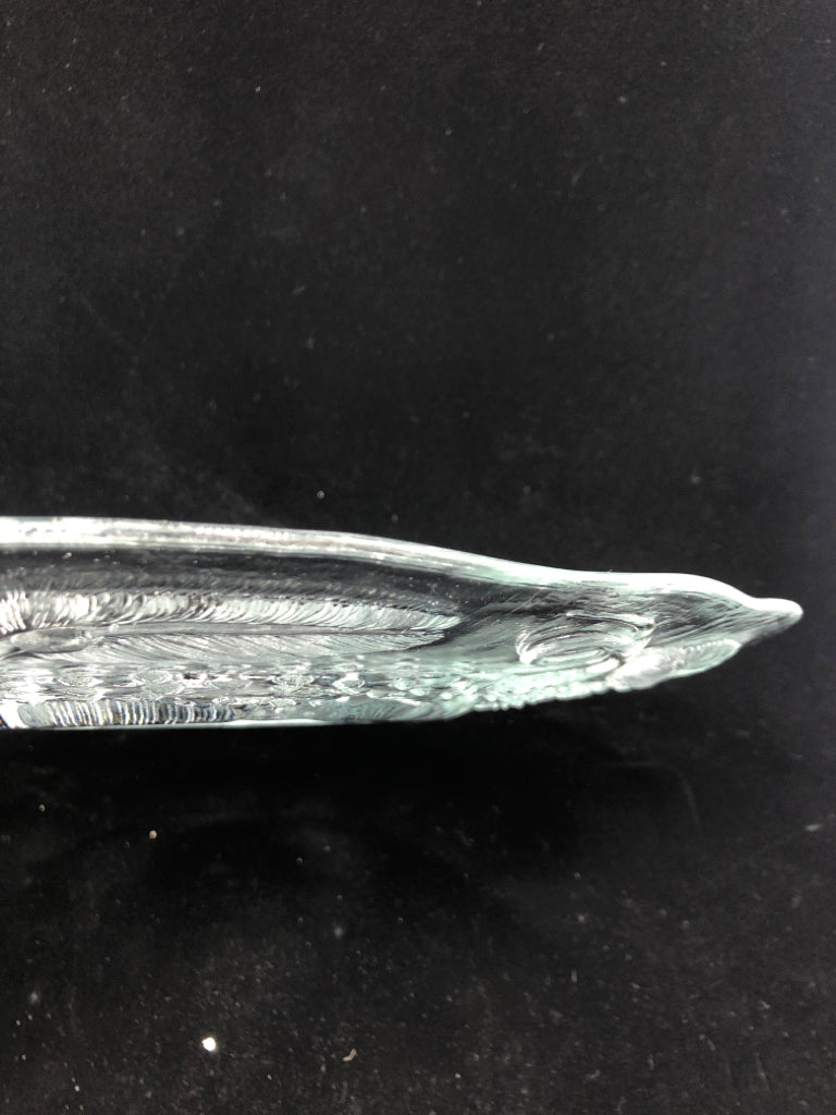 CLEAR GLASS FLORAL PLATTER.