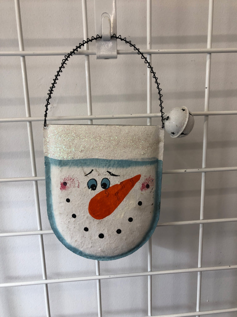 SNOWMAN WALL POCKET.