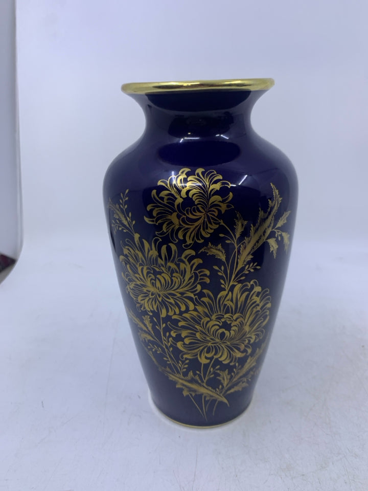 COBALT BLUE VASE W/ GOLD DETAILED FLOWERS.