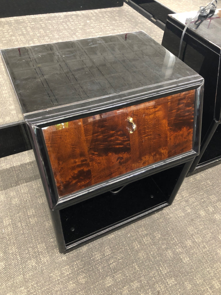 VTG BLACK W/BROWN BURLWOOD NIGHT STAND W/ 1 DRAWER AND PLUG.