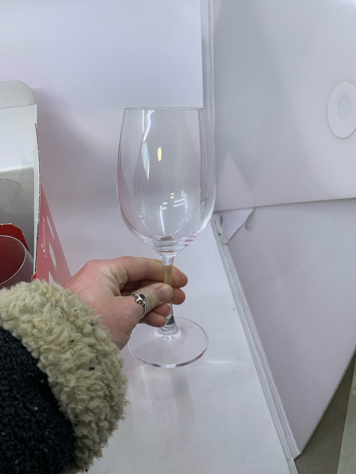 NIB 4 WHITE WINE GLASSES.