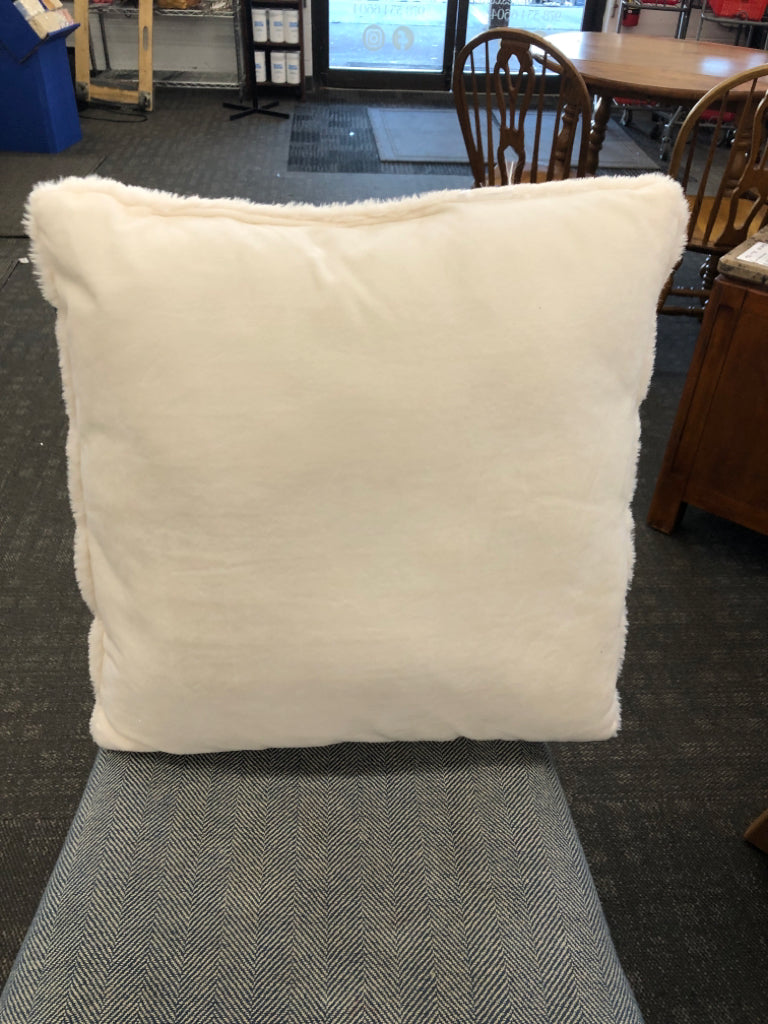 WHITE RIBBED FUZZY PILLOW.