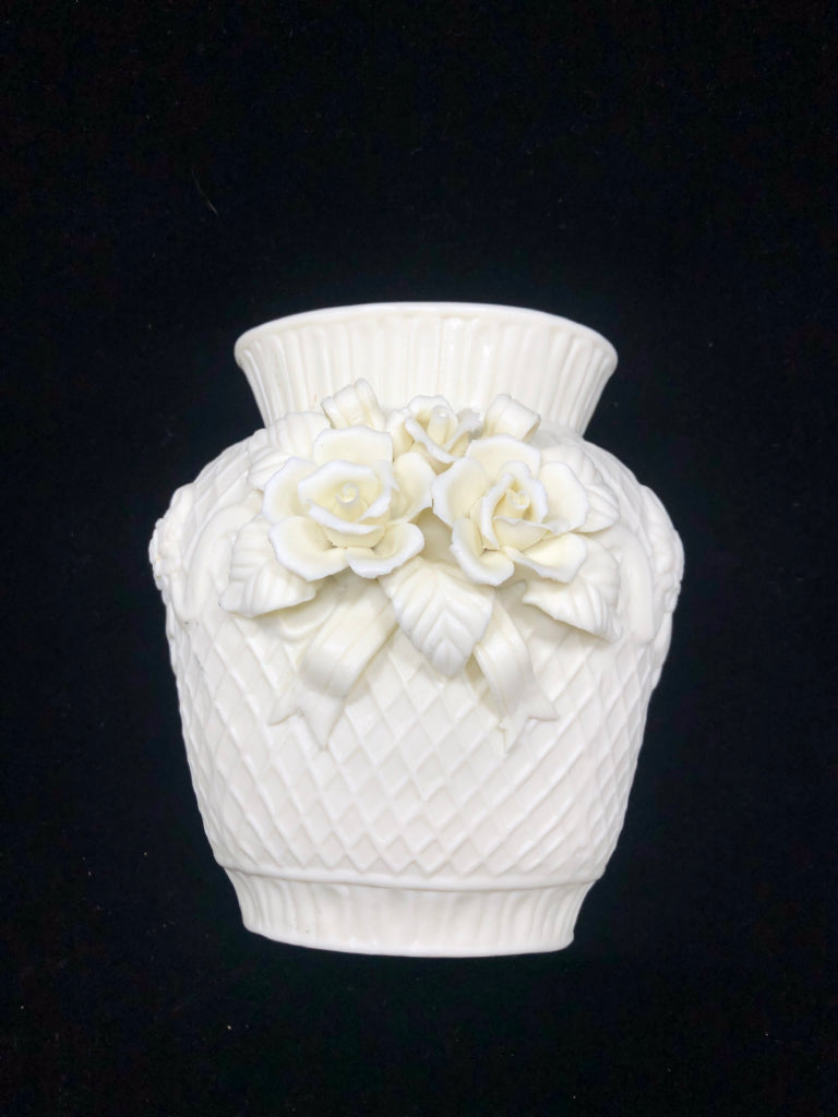 PORCELAIN VASE W/FLOWER/GRID DESIGN.