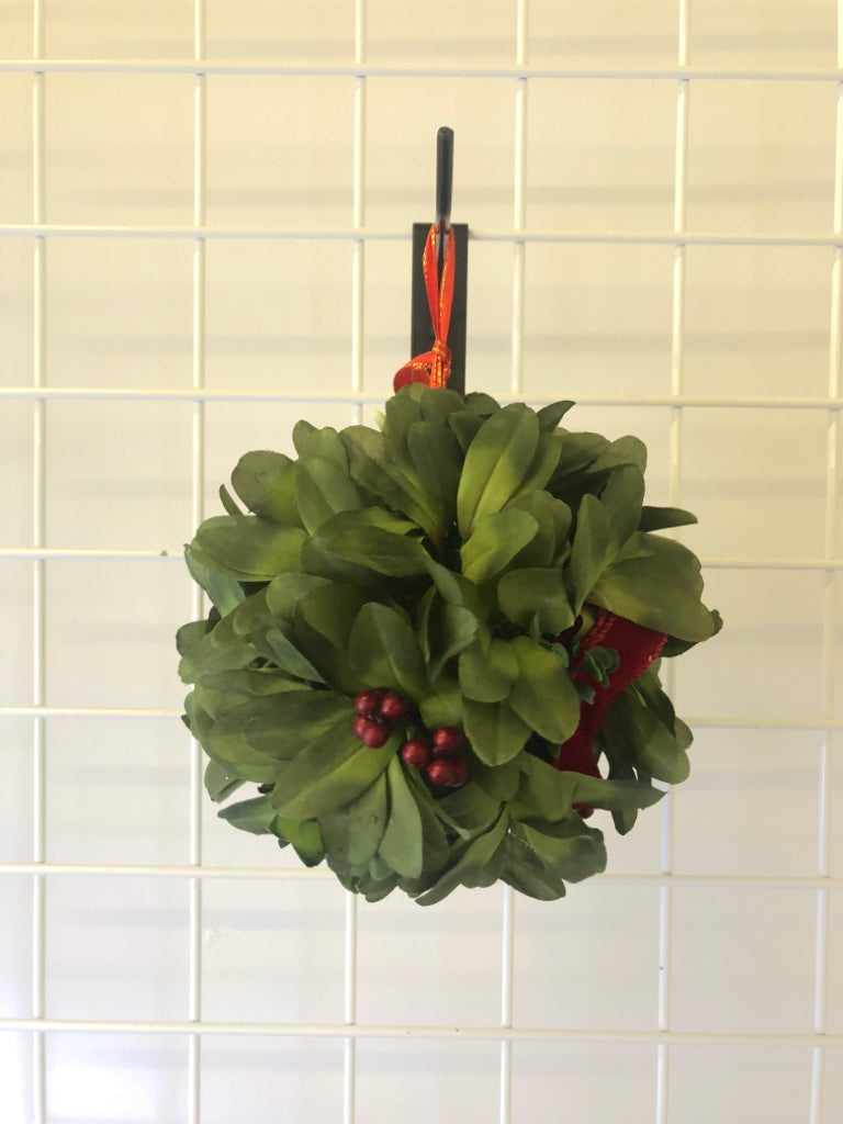 FAUX MISTLETOE WALL HANGING.