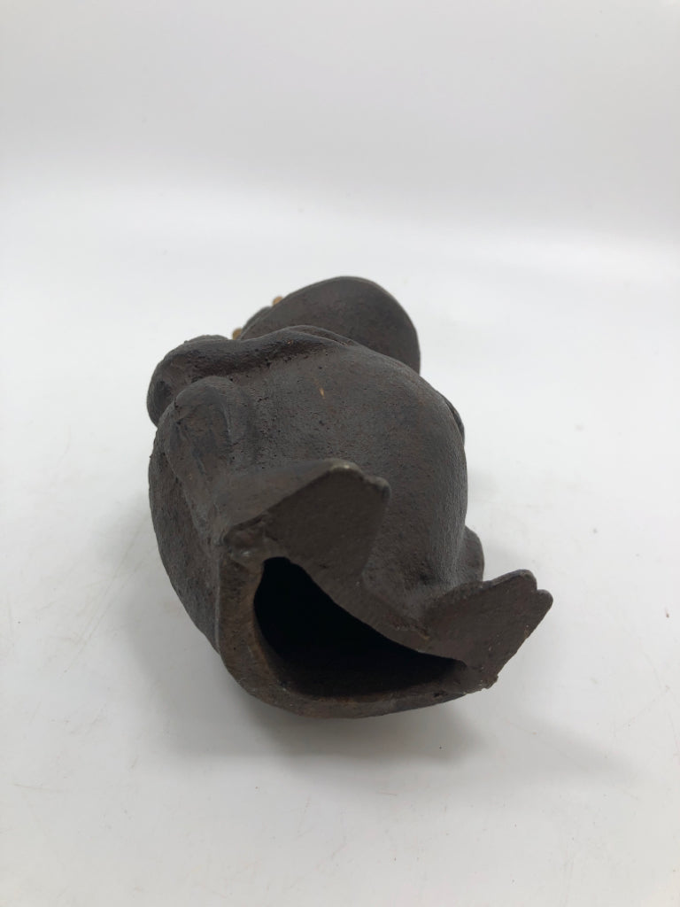 HEAVY FROG W/CROWN DOOR STOP.