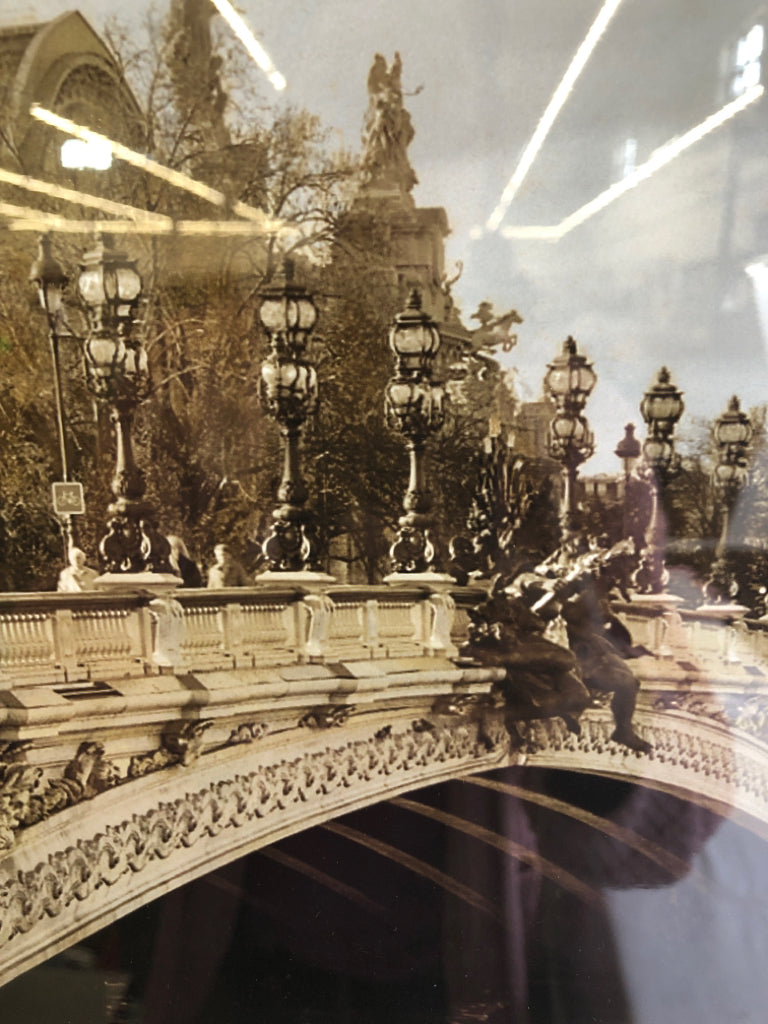 BRIDGE PHOTO IN BLACK WOOD FRAME.