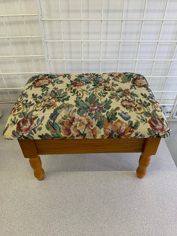 WOOD/FLORAL FABRIC STORAGE FOOT STOOL.