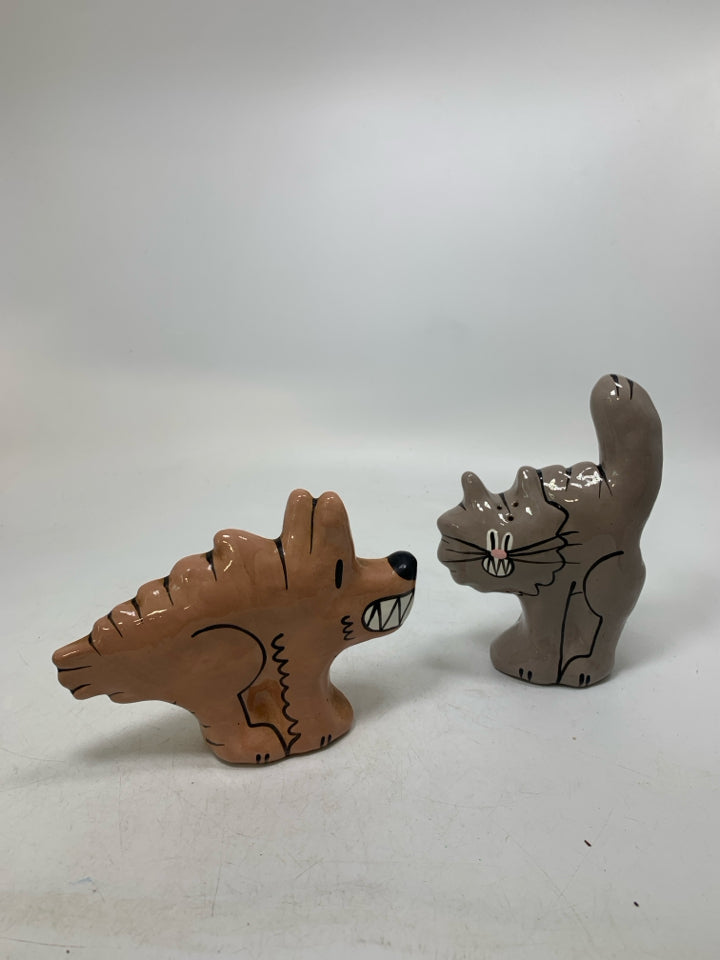 VTG B WARE POTTERY CAT/DOG SALT & PEPPER SHAKERS.