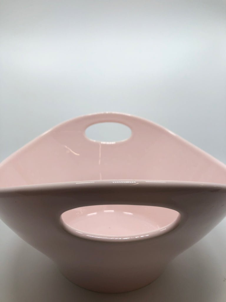 PINK SERVING BOWL W/HANDLES.
