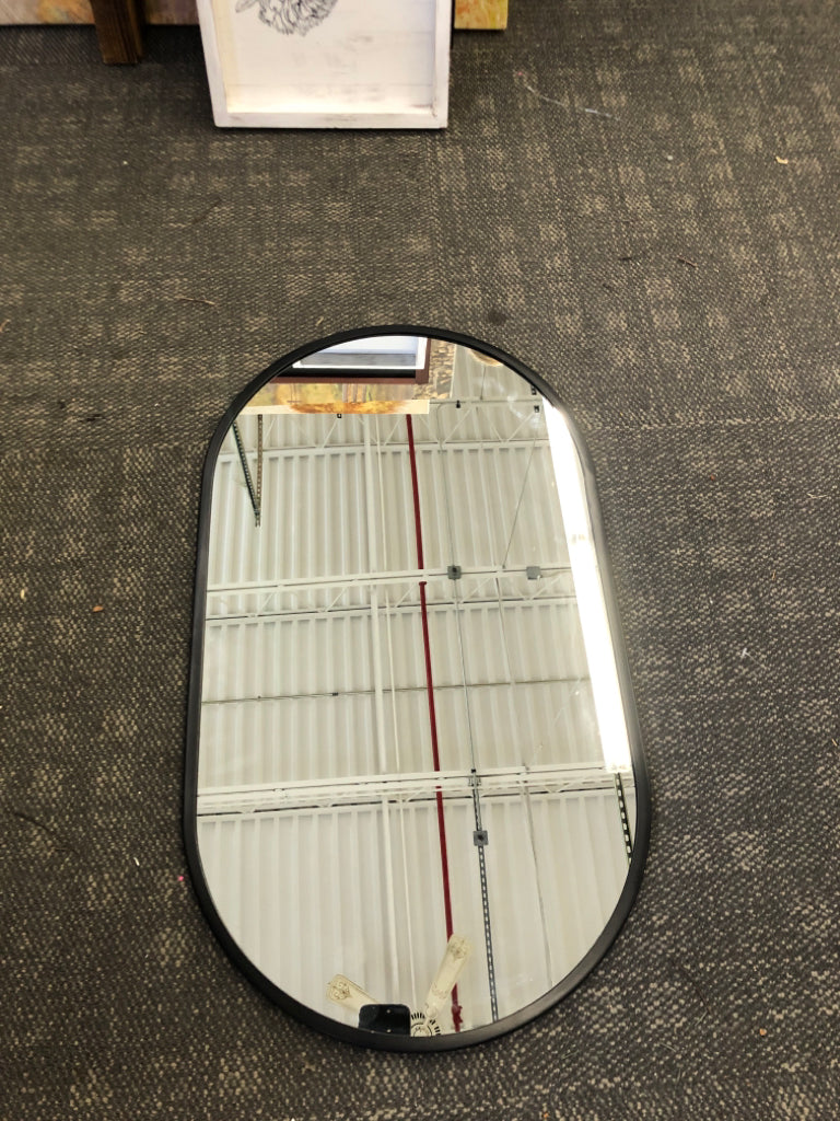 OVAL MIRROR BLACK METAL RIM.