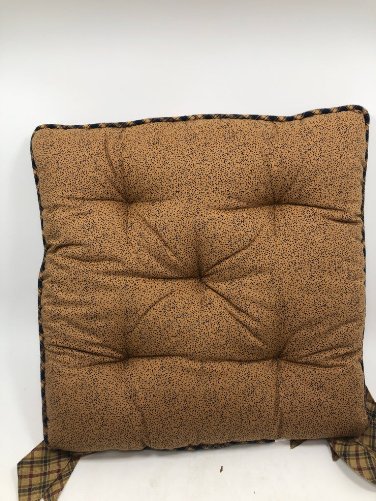6PC PRIMITIVE AMERICANA SEAT CUSHIONS.