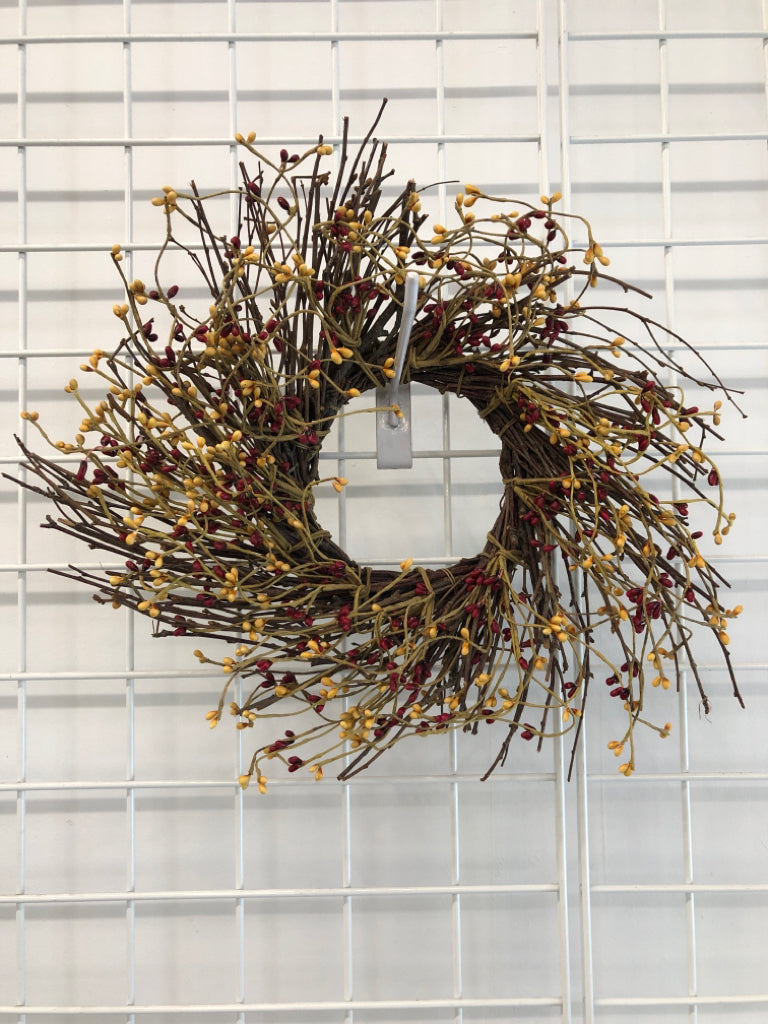 RED/YELLOW PIP BERRIES WREATH.