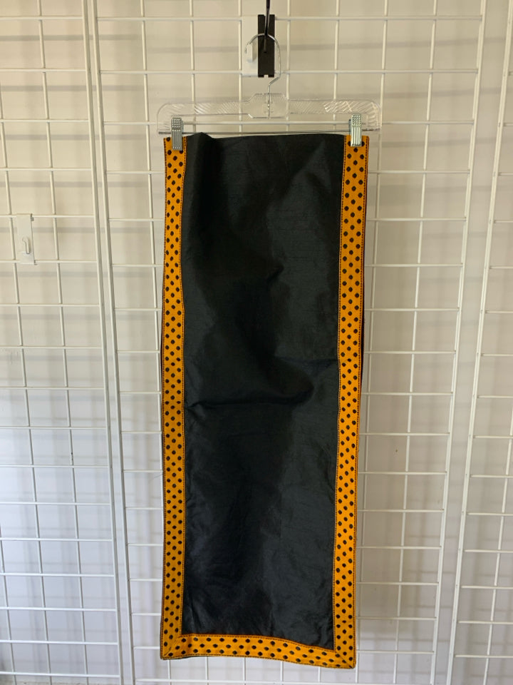 BLACK W/YELLOW DOTS TABLE RUNNER.