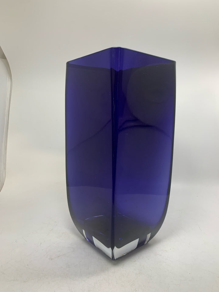 VERY HEAVY LARGE SQUARE GLASS VASE.