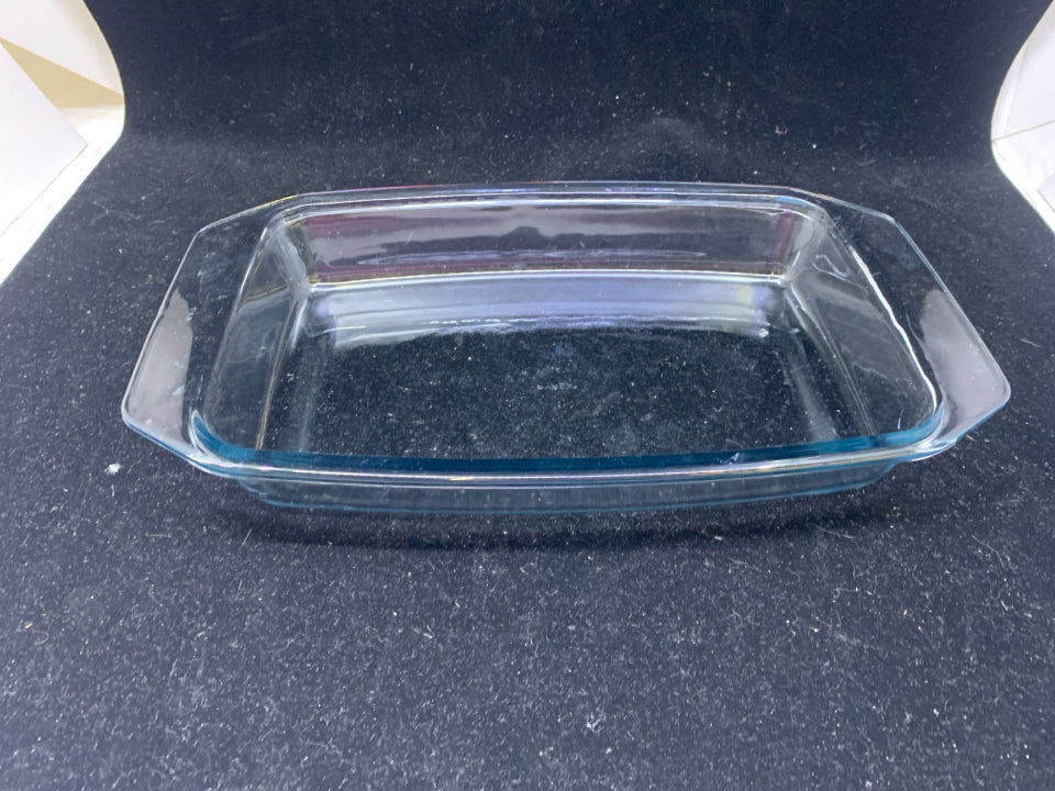 RECTANGLE GLASS PYREX BAKING PAN W HANDLES.
