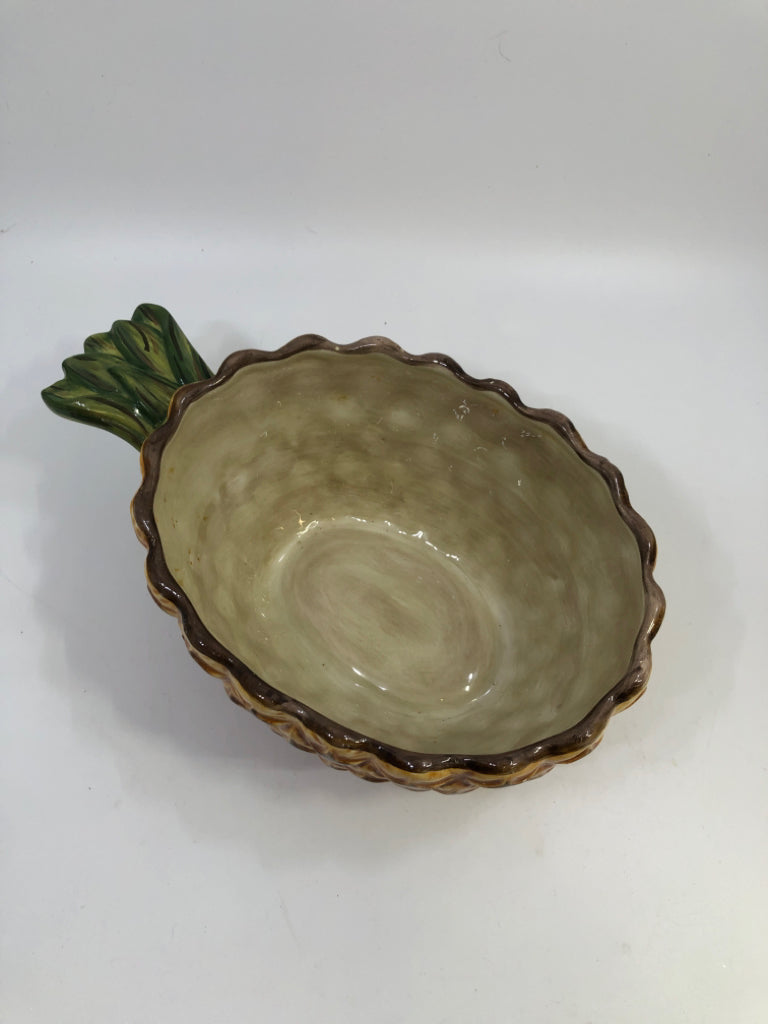 CERAMIC PINEAPPLE SERVING BOWL.
