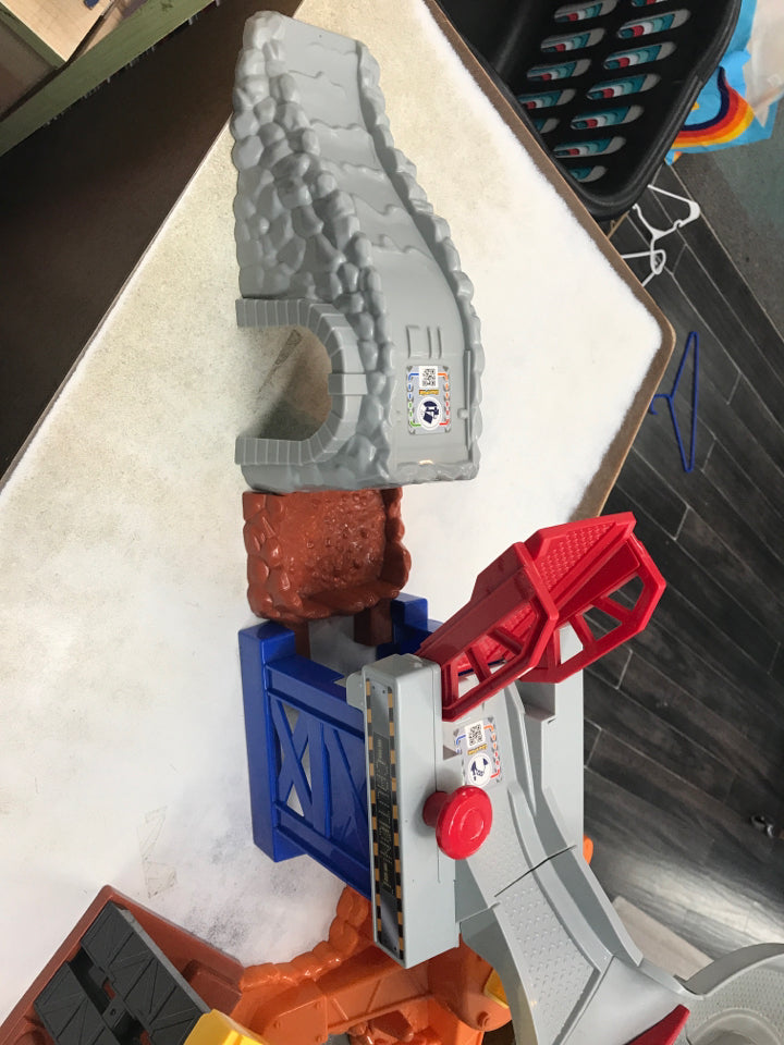 VTech Go! Go! Smart Wheels Spiral Construction Tower w Accessories.