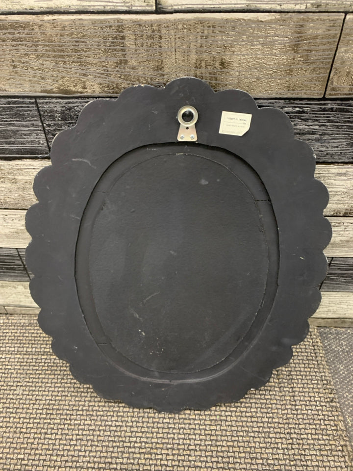 SCALLOPED GRUNGE-STYLE MIRROR.