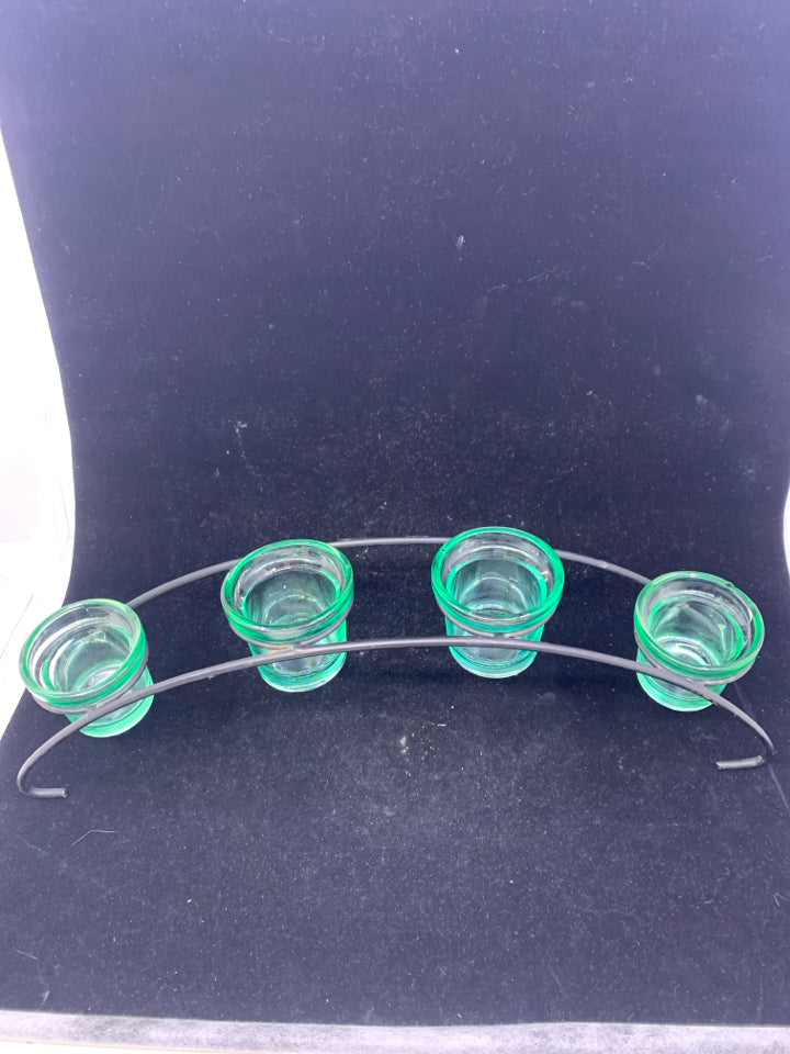 4 GREEN GLASS TEA LIGHT HOLDERS IN BLACK ARCHED STAND.