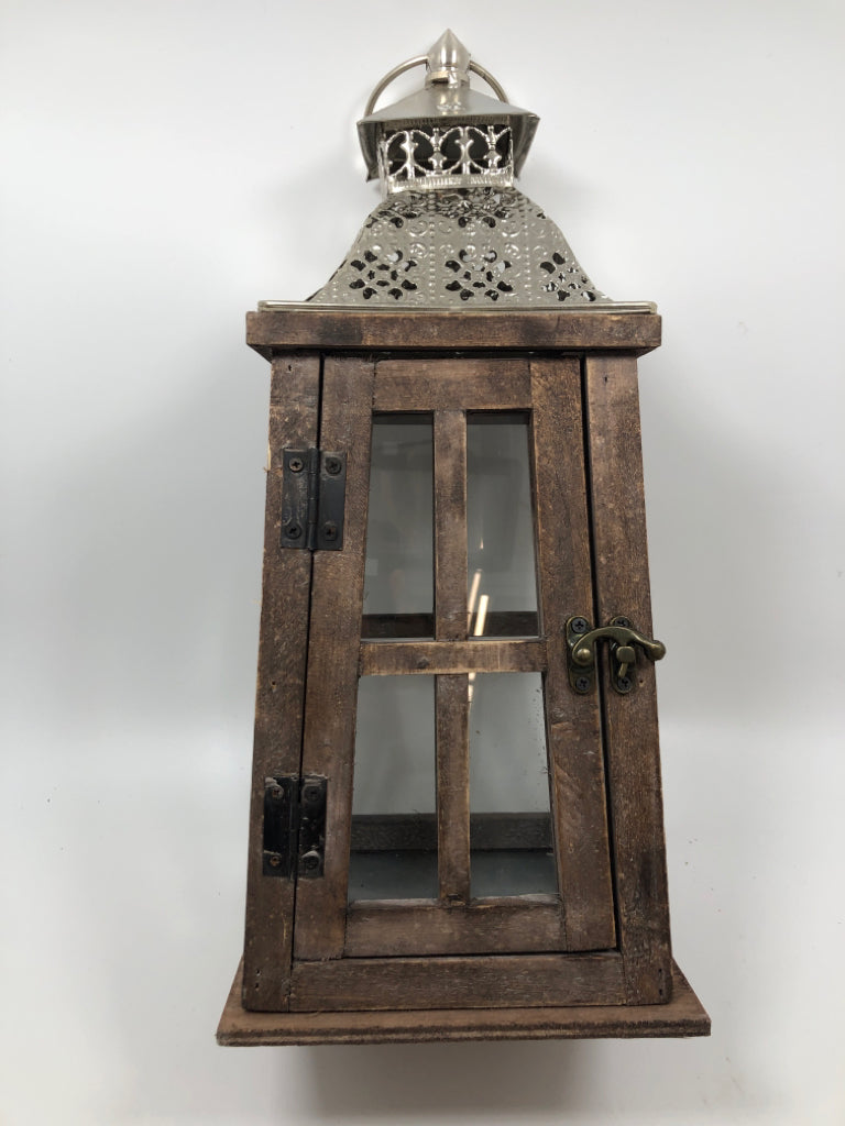 RUSTIC LANTERN W/SQUARE TOP.