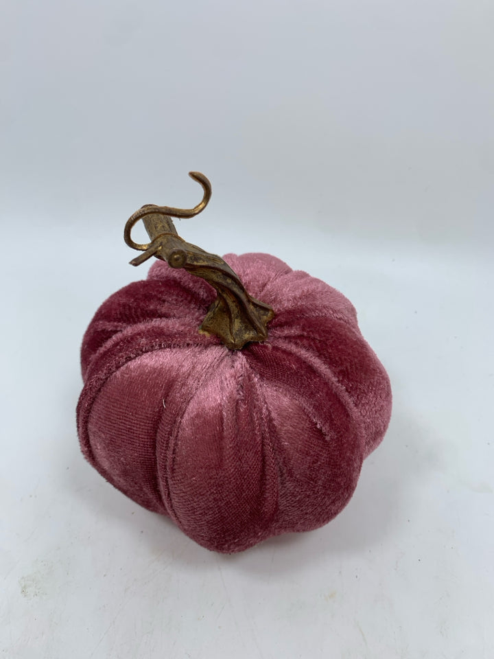 PINK VELVET PUMPKIN W/STEM DECOR.