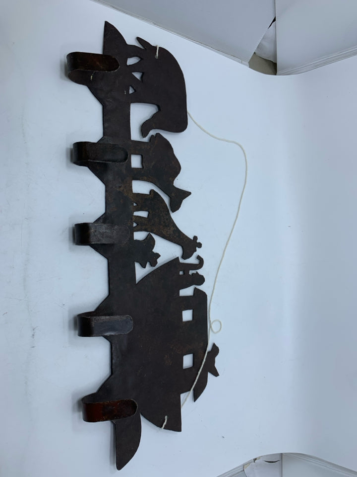 METAL NOAH'S ART HOOKS.