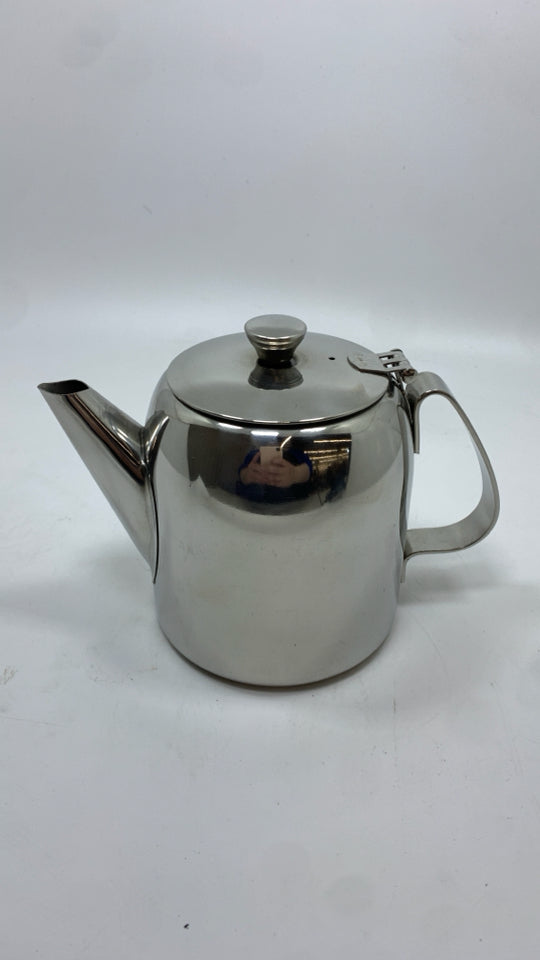 STAINLESS STEEL TEAPOT W/ATTACHED LID.