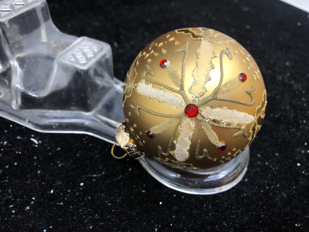 GOLD GLITTER SNOWFLAKE ORNAMENT.