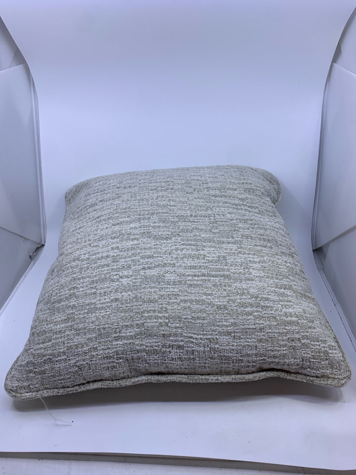 WHITE AND GREY SQUARE PILLOW.