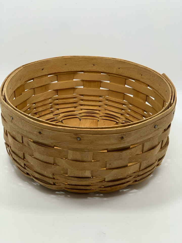 LONGABERGER ROUND WOVEN BASKET.