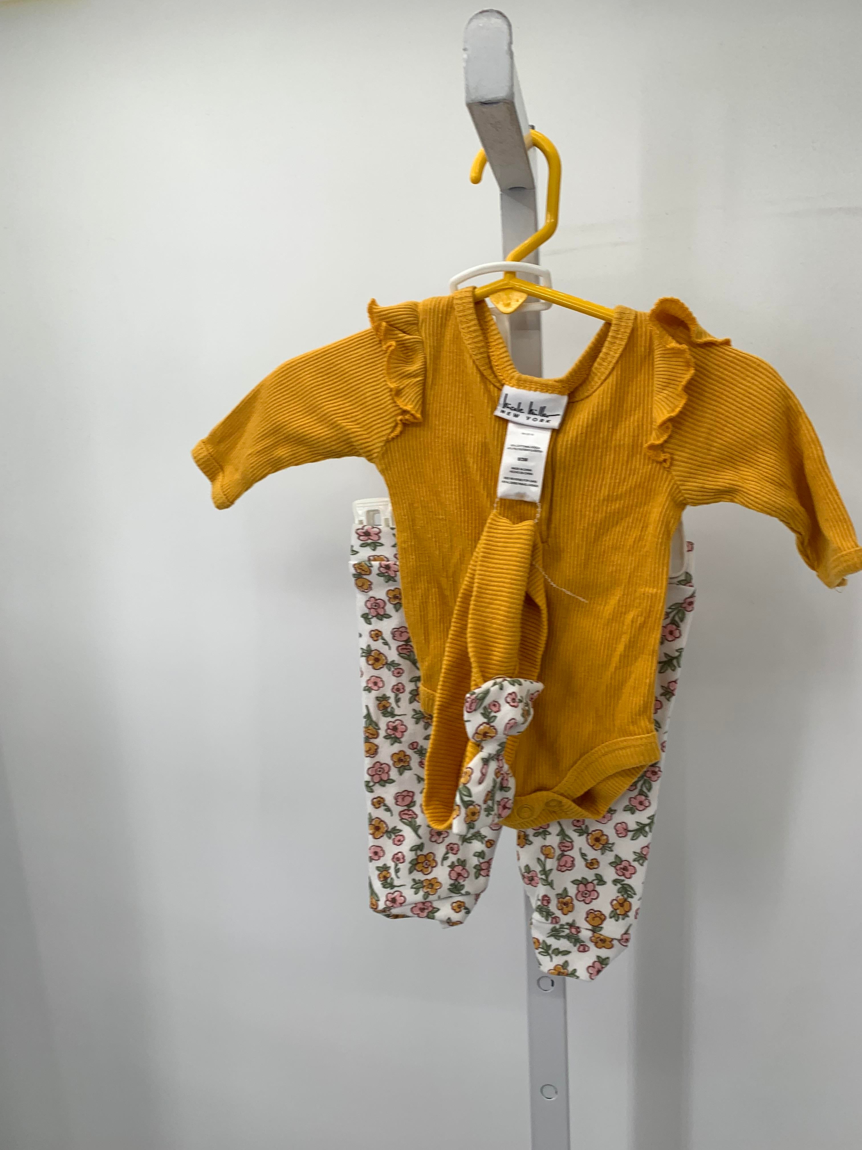 Nicole Miller Size 0-3 months Girls 2 Pieces