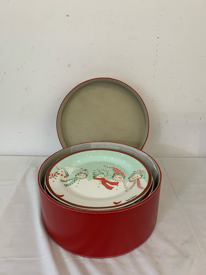 10 SNOWMAN DINNER PLATES IN RED BOX.