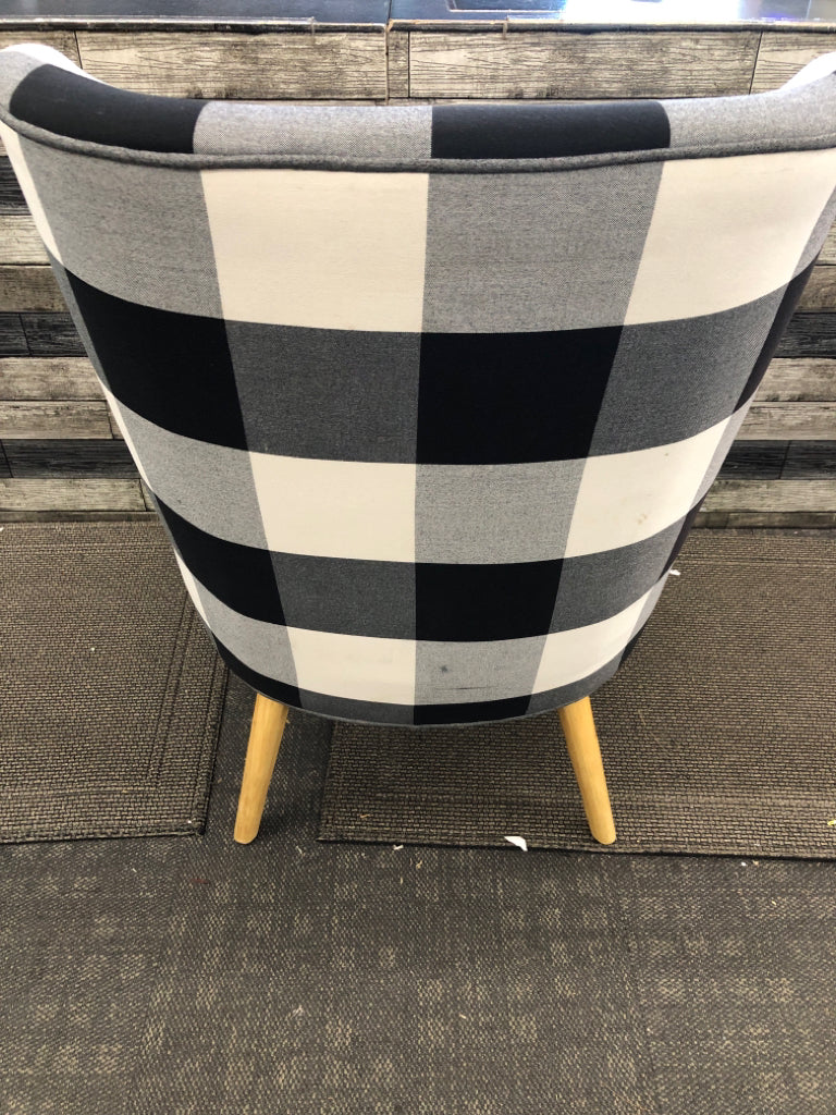 CHECKERED B&W ACCENT CHAIR.