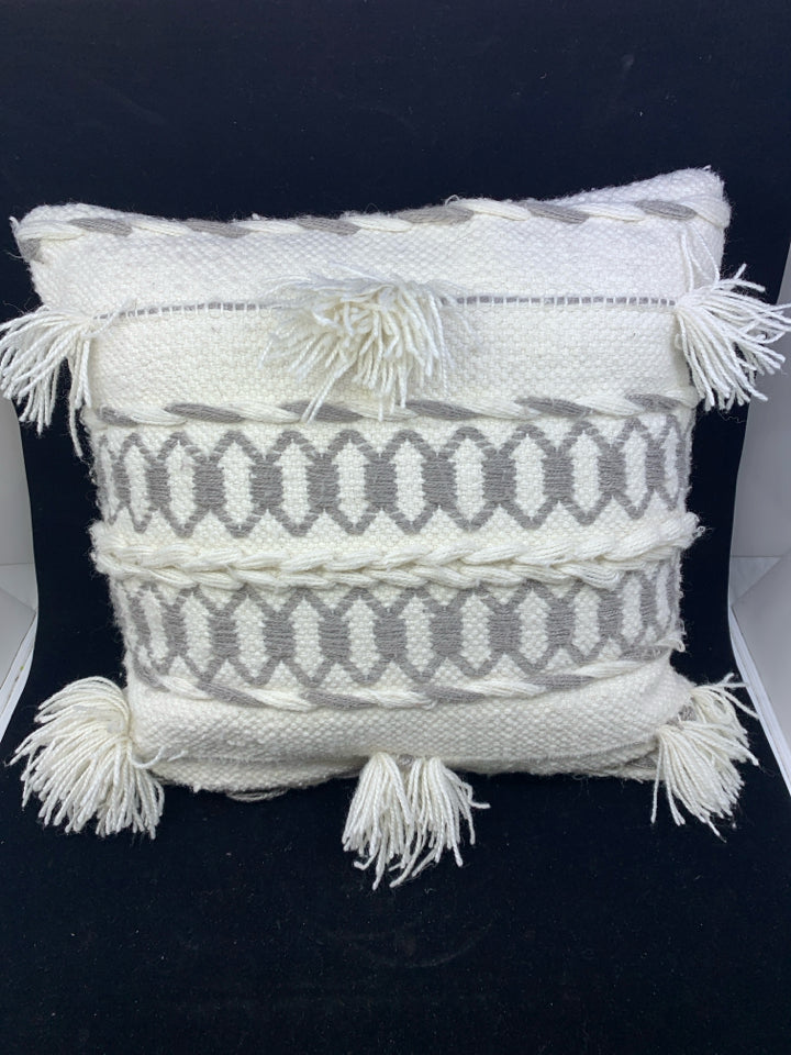 WHITE+GREY WOVEN PILLOW W/ FRINGE.