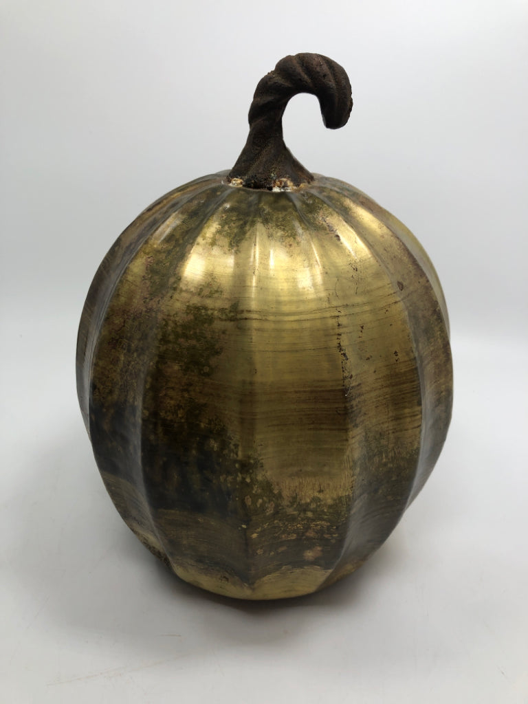 GOLD METAL PUMPKIN DECOR.