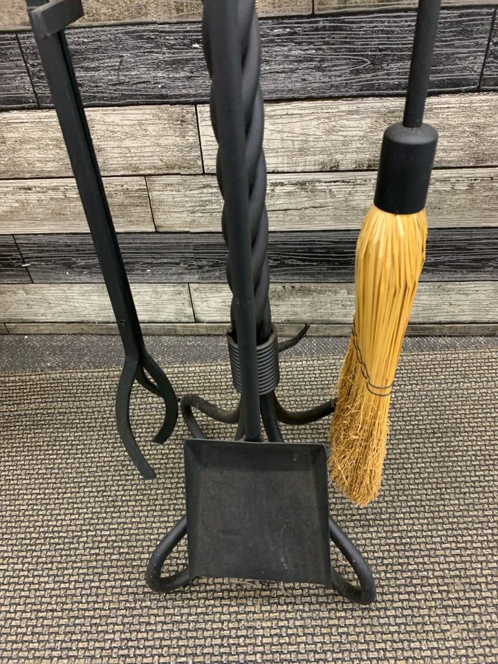 HEAVY BLACK METAL FIREPLACE TOOL SET.