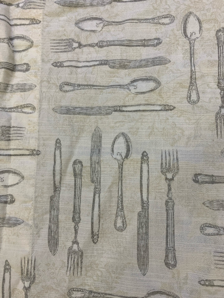 CREAM UTENSIL TABLE RUNNER.