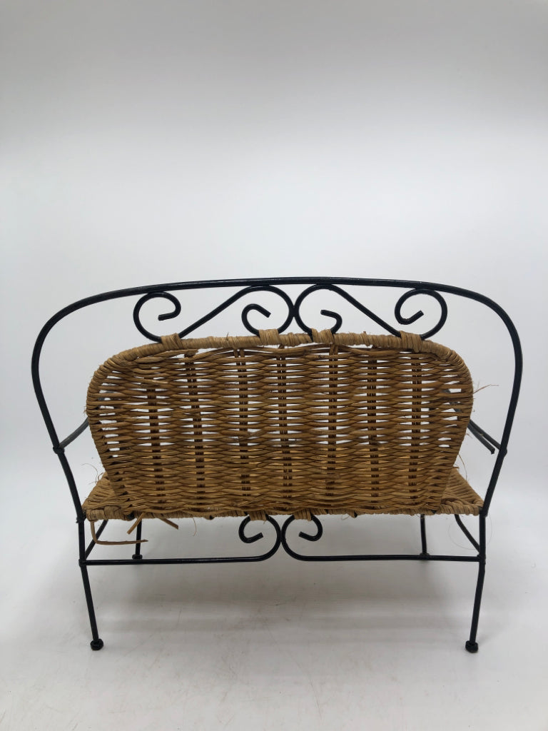 MINI WICKER & METAL BENCH.
