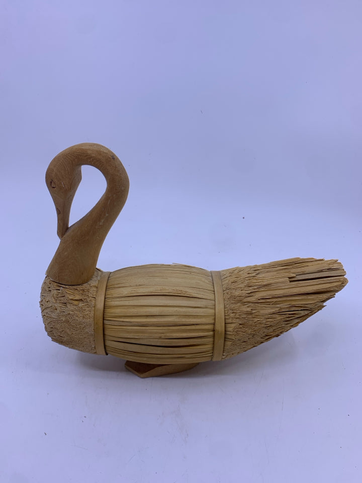 STRAW/WOOD SWAN FIGURE.